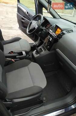 Мінівен Opel Zafira 2010 в Ромнах