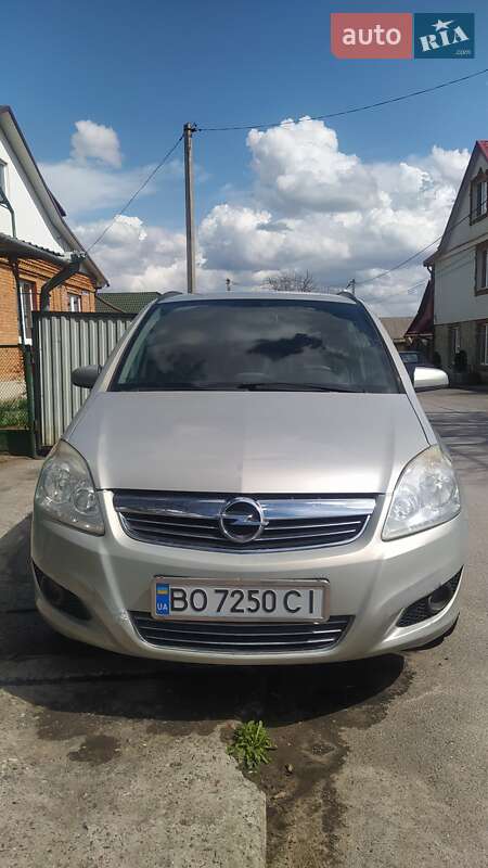 Минивэн Opel Zafira 2008 в 