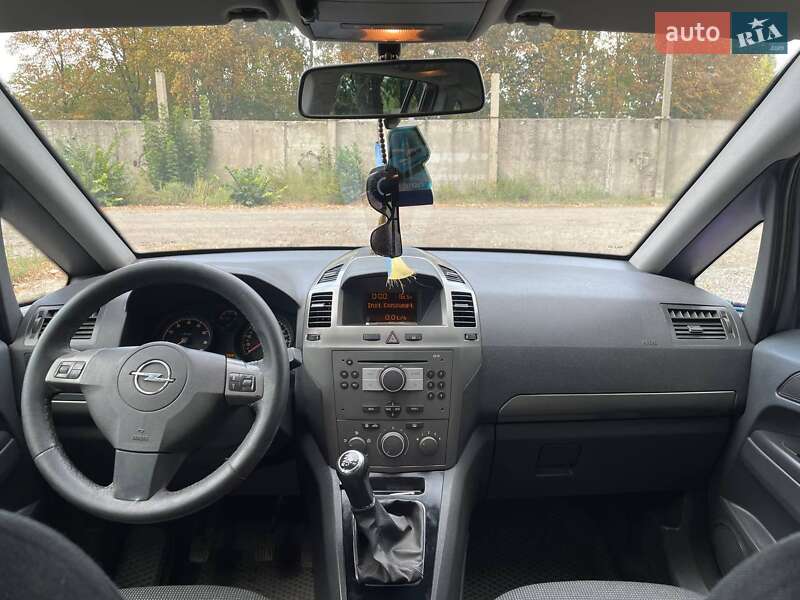 Минивэн Opel Zafira 2005 в Кегичевке