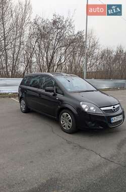 Минивэн Opel Zafira 2011 в Киеве