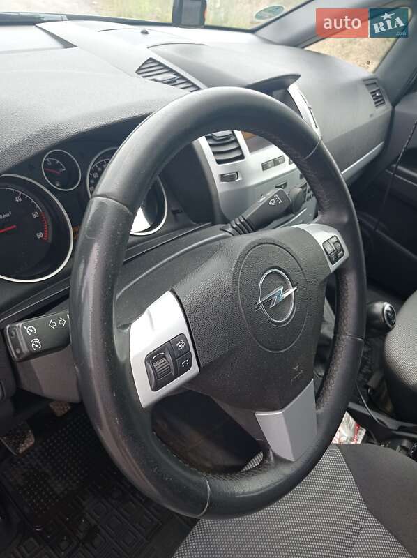 Минивэн Opel Zafira 2012 в Решетиловке