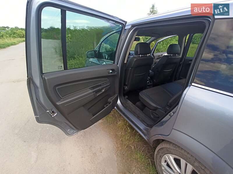 Мінівен Opel Zafira 2010 в Нововолинську