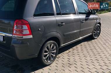 Минивэн Opel Zafira 2011 в 