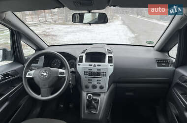 Минивэн Opel Zafira 2009 в Ахтырке