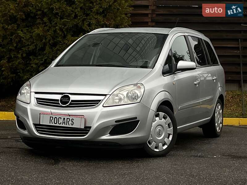 Минивэн Opel Zafira 2008 в 