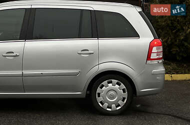 Минивэн Opel Zafira 2008 в 