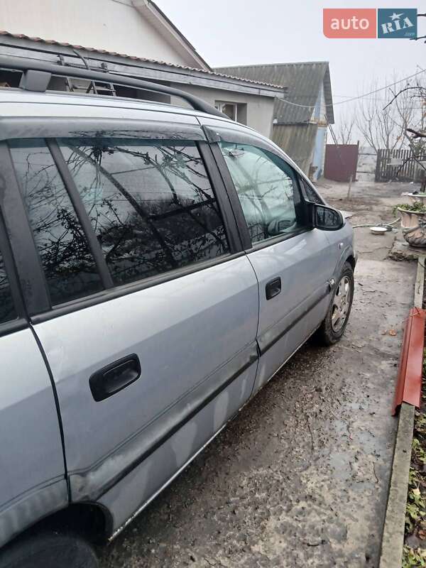 Мінівен Opel Zafira 2000 в Обухові