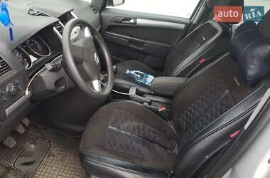 Минивэн Opel Zafira 2012 в 