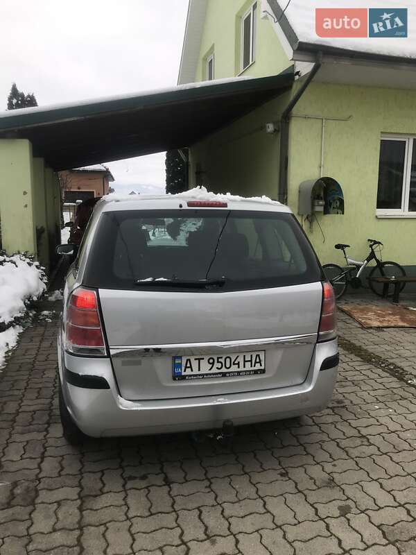 Минивэн Opel Zafira 2005 в Надворной