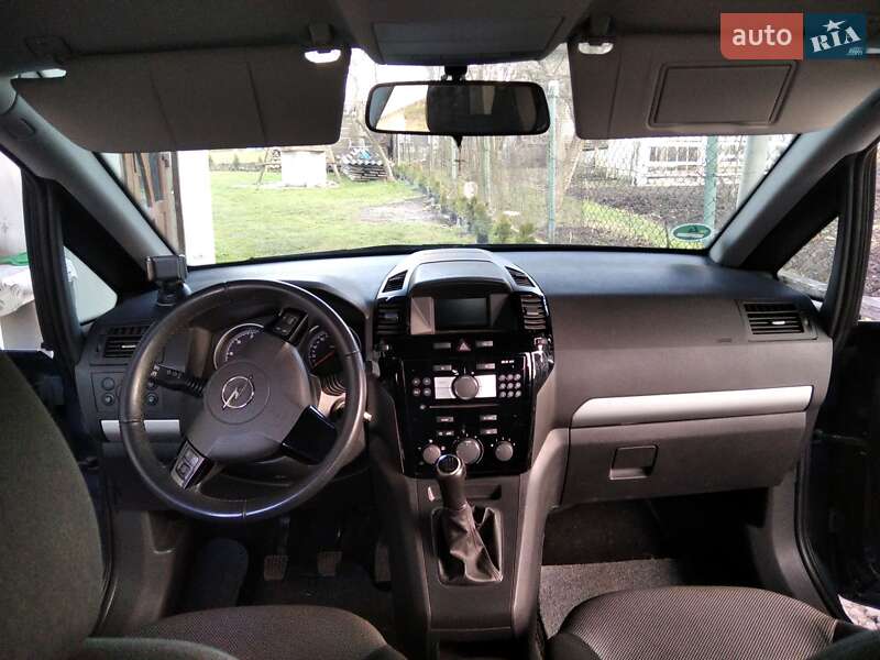 Мінівен Opel Zafira 2011 в Дрогобичі