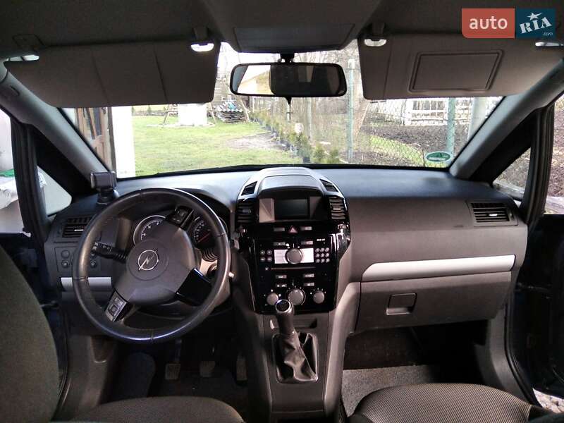 Мінівен Opel Zafira 2011 в Дрогобичі