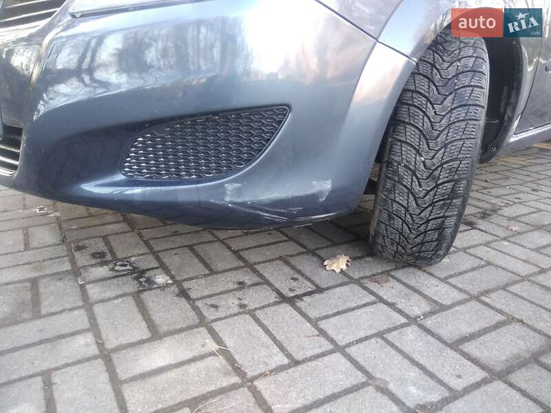 Мінівен Opel Zafira 2011 в Дрогобичі