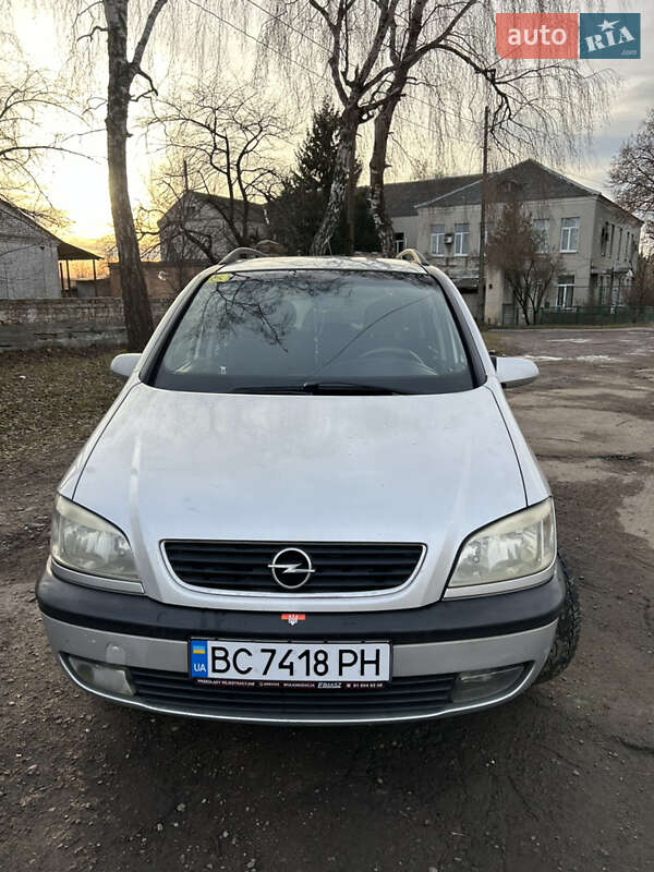 Минивэн Opel Zafira 2000 в Нововолынске