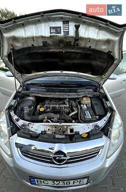 Минивэн Opel Zafira 2008 в 