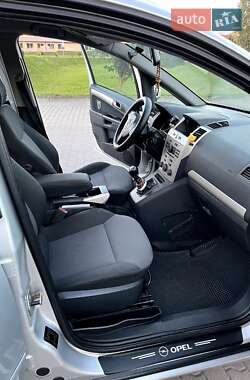 Минивэн Opel Zafira 2008 в 