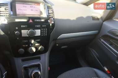 Минивэн Opel Zafira 2010 в 