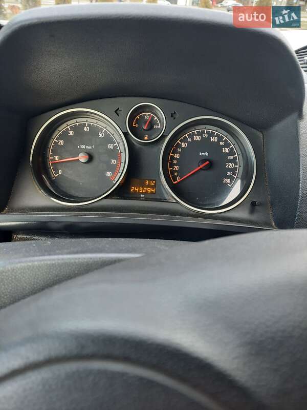 Минивэн Opel Zafira 2013 в Львове