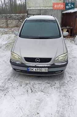 Минивэн Opel Zafira 2001 в Клевани