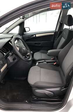 Минивэн Opel Zafira 2008 в 