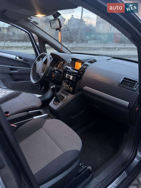 Минивэн Opel Zafira 2010 в Коломые