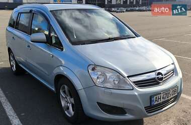 Минивэн Opel Zafira 2010 в Киеве