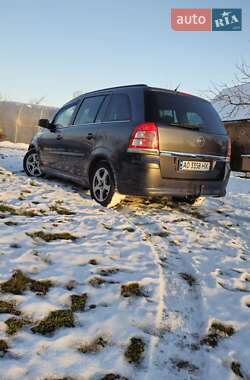 Минивэн Opel Zafira 2009 в Белках