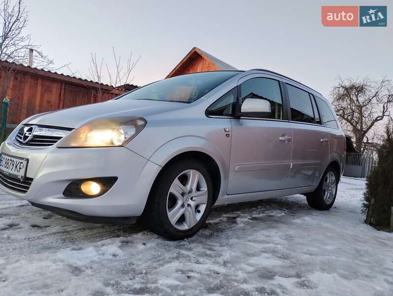 Минивэн Opel Zafira 2010 в 