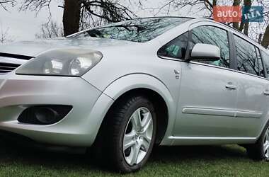 Минивэн Opel Zafira 2010 в 