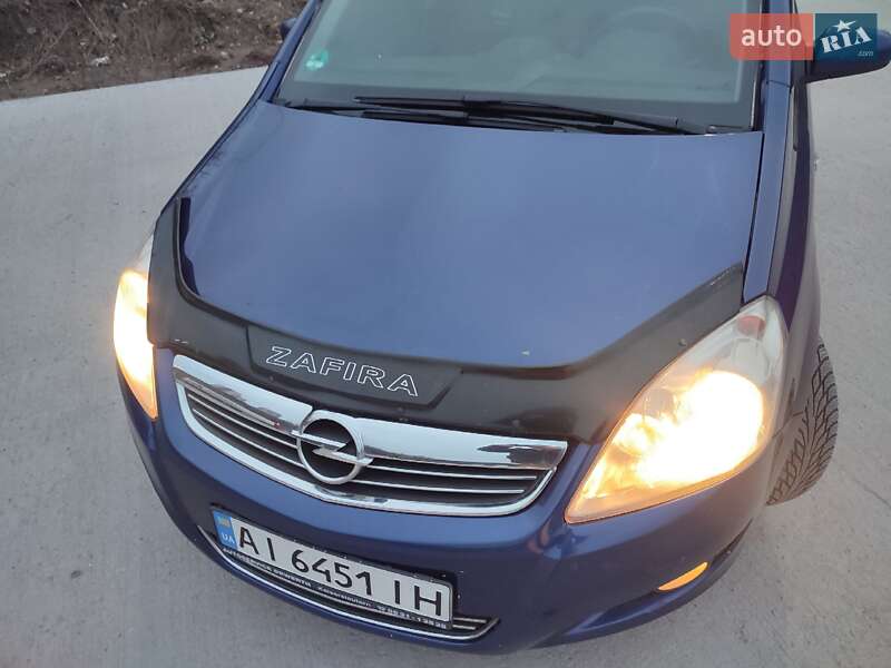 Минивэн Opel Zafira 2008 в Киеве