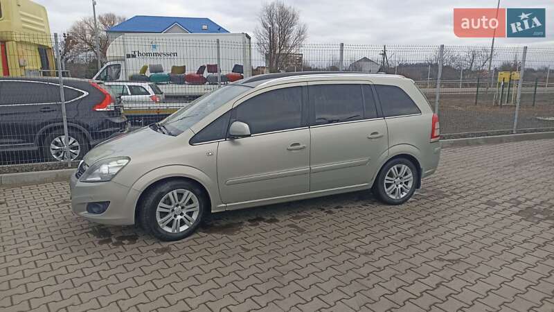 Мінівен Opel Zafira 2010 в Нововолинську