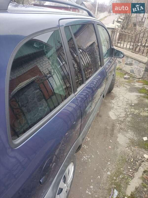Мінівен Opel Zafira 2000 в Кореці