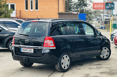 Минивэн Opel Zafira 2010 в 