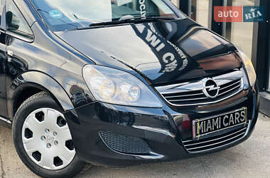 Минивэн Opel Zafira 2010 в 