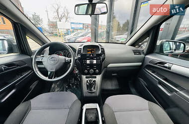 Минивэн Opel Zafira 2010 в 