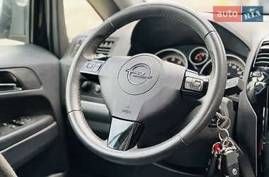 Минивэн Opel Zafira 2010 в 