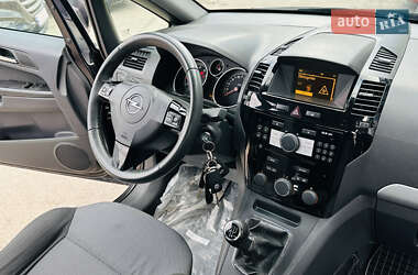 Минивэн Opel Zafira 2010 в 