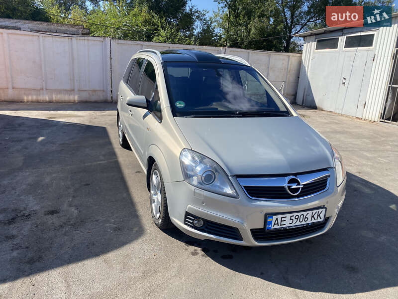 Минивэн Opel Zafira 2005 в Кривом Роге