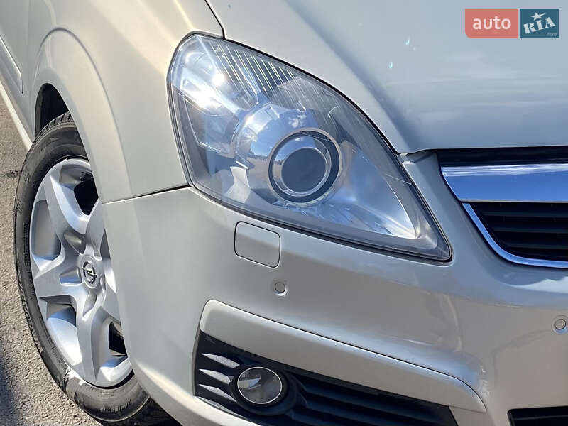 Минивэн Opel Zafira 2005 в Кривом Роге