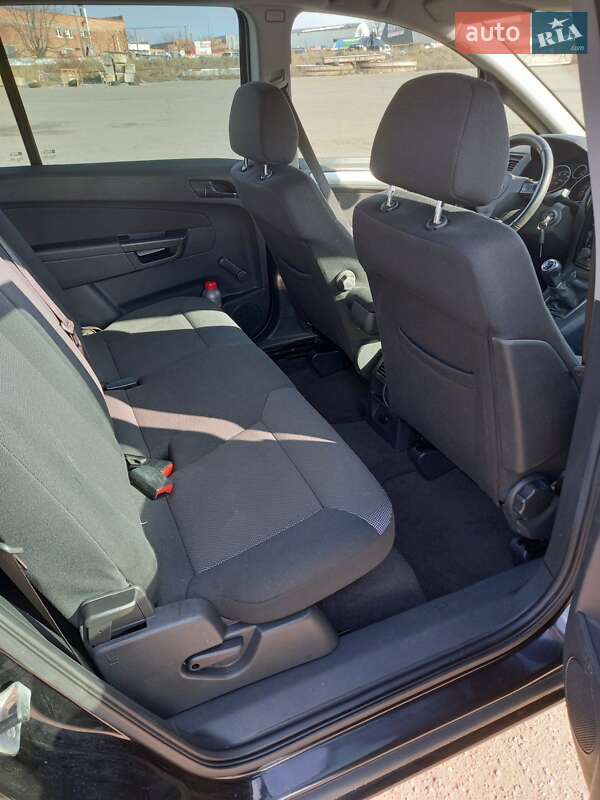 Минивэн Opel Zafira 2010 в Полтаве