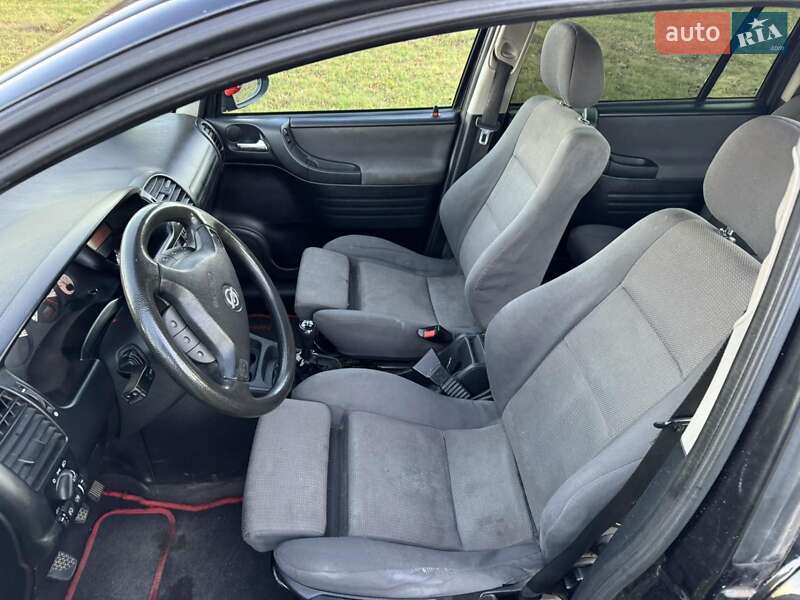 Минивэн Opel Zafira 2001 в Надворной