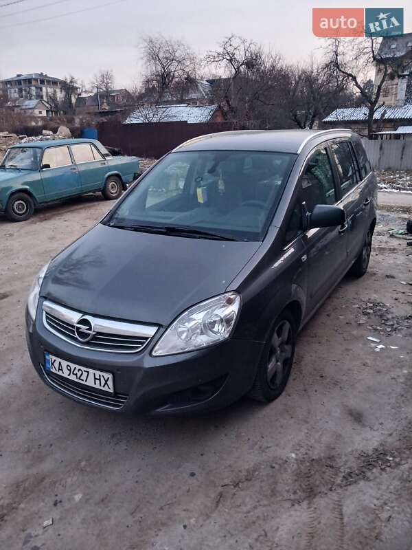 Минивэн Opel Zafira 2010 в Киеве