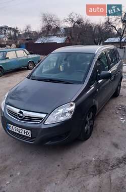 Минивэн Opel Zafira 2010 в Киеве