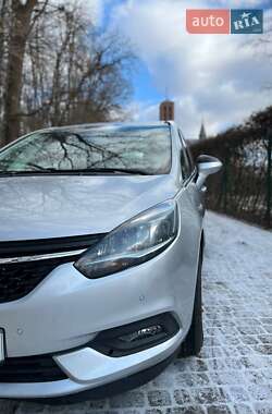 Минивэн Opel Zafira 2018 в 