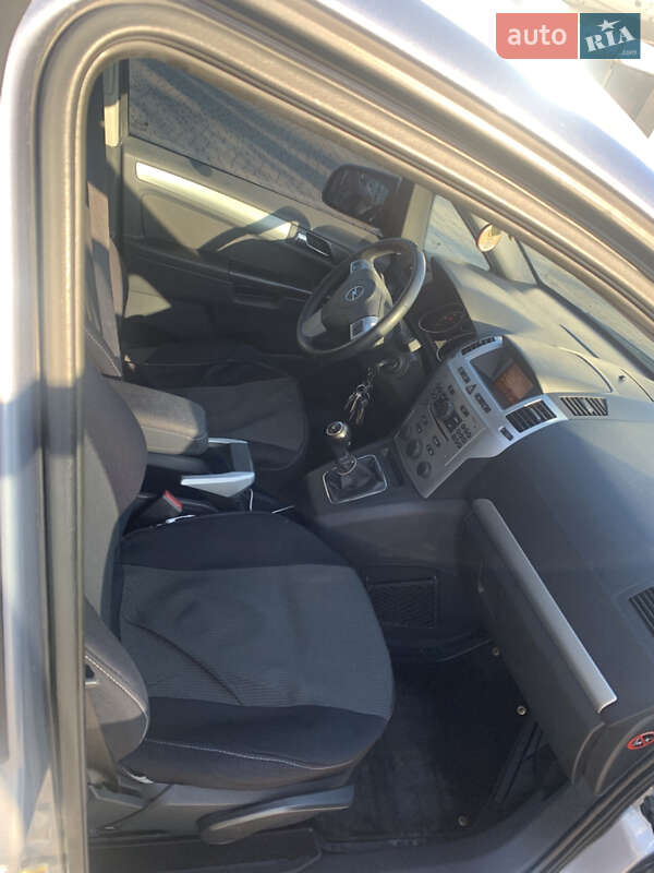 Минивэн Opel Zafira 2009 в Бучаче