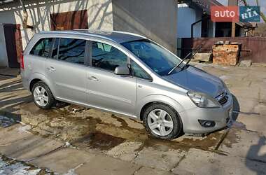 Минивэн Opel Zafira 2010 в 
