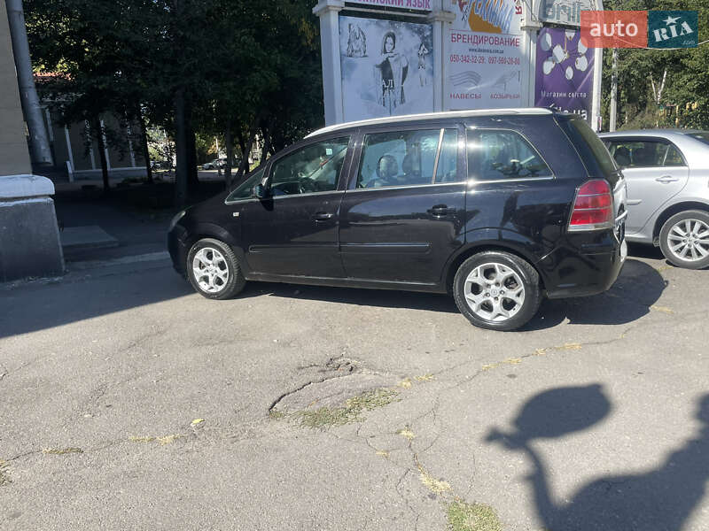 Минивэн Opel Zafira 2005 в Днепре