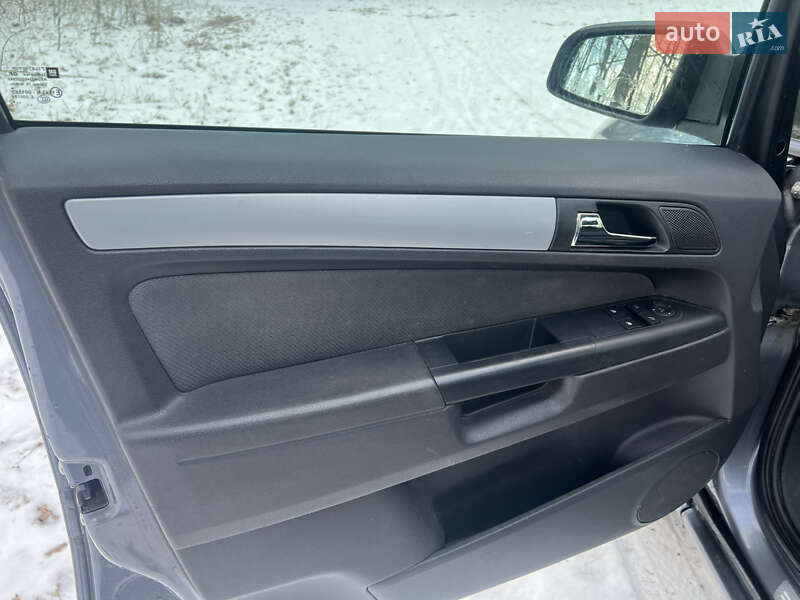 Минивэн Opel Zafira 2006 в Ровно