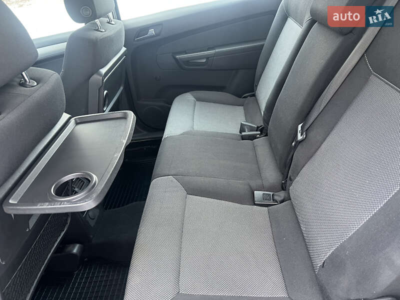 Минивэн Opel Zafira 2006 в Ровно