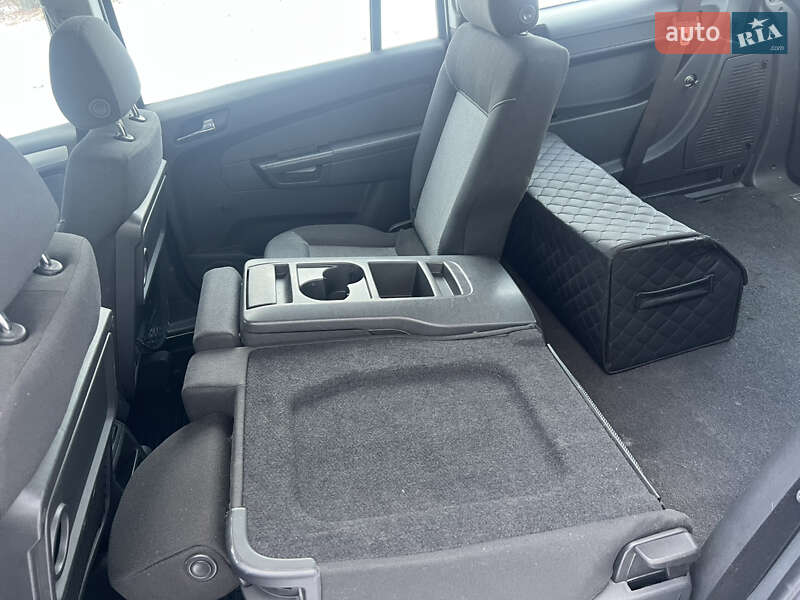 Минивэн Opel Zafira 2006 в Ровно