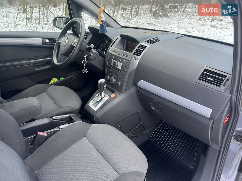 Минивэн Opel Zafira 2006 в Ровно